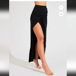 NWT BUFFBUNNY wrap skirt, black, medium